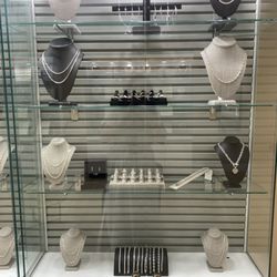 House Of Time and Jewelry - Selection of silver  jewelry