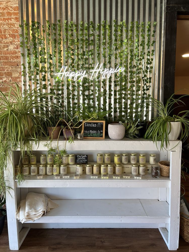 HAPPY HIPPIE Updated July 2024 811 5th St, Clay Center, Kansas