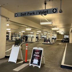 WallyPark Airport Parking - Premier Garage - Lot full despite having reservation