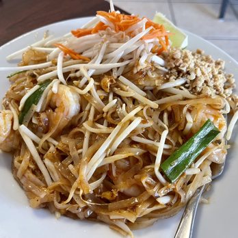 Thai Orchid Restaurant - Shrimp pad Thai, tasted metallic and too much fish sauce plus dirty shrimp - Thai Near Me - Murrieta, California