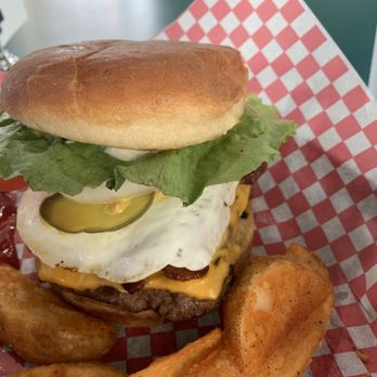 Puck’s Restaurant - Farmhouse bacon cheeseburger - Burgers Near Me - Crossville, Alabama Puck’s Restaurant - Farmhouse bacon cheeseburger - Burgers Near Me - Crossville, Alabama