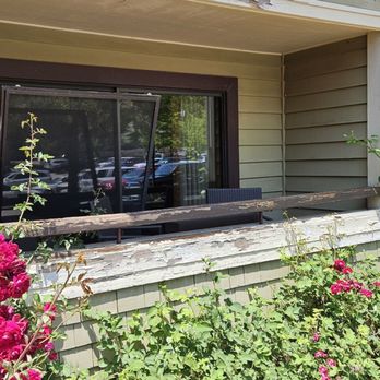 Lake Arrowhead Resort & Spa - Ouch..nice screen door - Resorts Near Me - Lake Arrowhead, California