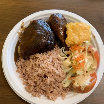 Mo'Bay Island Cuisine - Medium jerk chicken plate with salad and two sides (macaroni & cheese + rice & peas). $7.99 - Caribbean Near Me - Pooler, Georgia