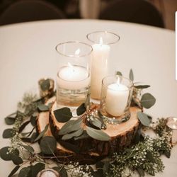 Diamond and Pearl services - Rusticñ simple and elegant centerpieces