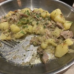 Pizzeria Zum Goldenen Löwen - Potatoes and roasted pork