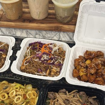 Khun Dang Thai Restaurant - Thai Near Me - Chatsworth, California
