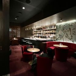 Flower Drum - Bar at the top entrance to the restaurant