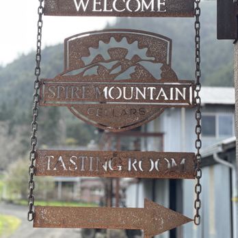 Spire Mountain Cellars - Welcome sign - Wineries Near Me - Oakland, Oregon