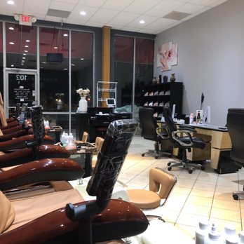 Supreme Nails - Very clean and nice salon. - Nail Salons Near Me - Burnsville, Minnesota