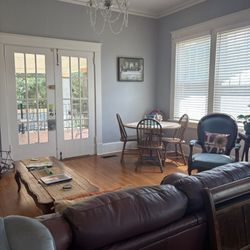 Taste & See Coffee - Cozy interior