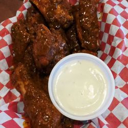 Paddy's Public House - 9 piece hot wings - Absolutely Amazing!