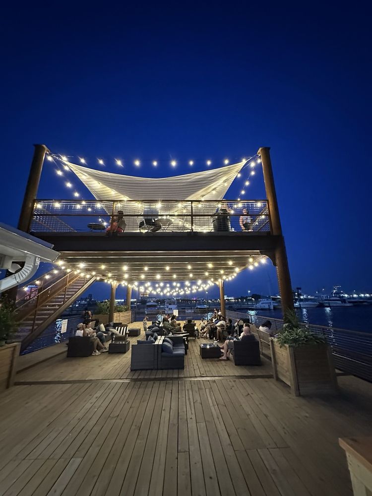 Social spots from Spruce Street Harbor Park