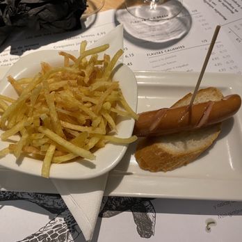 La Flauta - Kids hotdog (requested plain) with fries - Spanish Near Me - Barcelona, B La Flauta - Kids hotdog (requested plain) with fries - Spanish Near Me - Barcelona, B