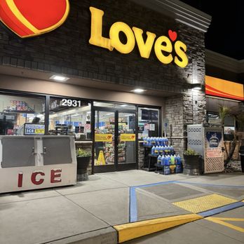 Love's Travel Stop - Front - Convenience Stores Near Me - Yuma, Arizona