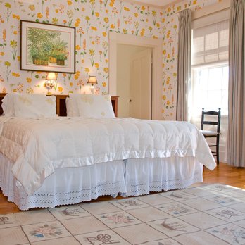 Captain Morse House - Middle Room #4 - Vacation Rentals Near Me - Edgartown, Massachusetts Captain Morse House - Middle Room #4 - Vacation Rentals Near Me - Edgartown, Massachusetts