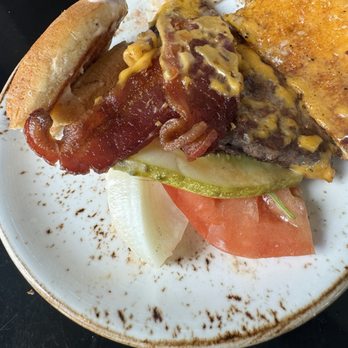 The Statehouse - Hamburger - New American Near Me - Madison, Wisconsin