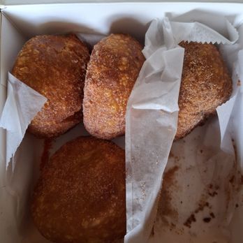 Leonard's Bakery - Li Hing and Cinnamon Sugar malasadas - Bakeries Near Me - Honolulu, Hawaii