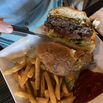 Woodson's Local Tap + Kitchen - The house burger - Comfort Food Near Me - Conroe, Texas