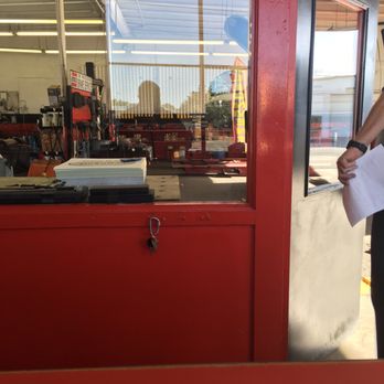 Brake Masters - Clean facilities - Auto Repair Near Me - Bakersfield, California Brake Masters - Clean facilities - Auto Repair Near Me - Bakersfield, California