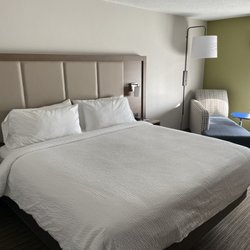 Holiday Inn Express & Suites Albuquerque Airport