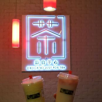 Moge Tee DC - Pineapple tea and grapefruit yakult tea - Bubble Tea Near Me - Washington, DC, District of Columbia