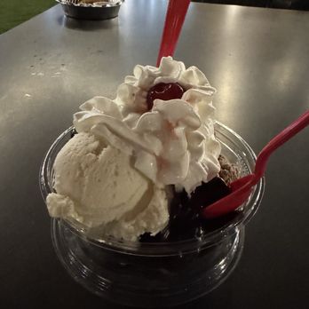 Bruster's Real Ice Cream - Desserts Near Me - Yorba Linda, California