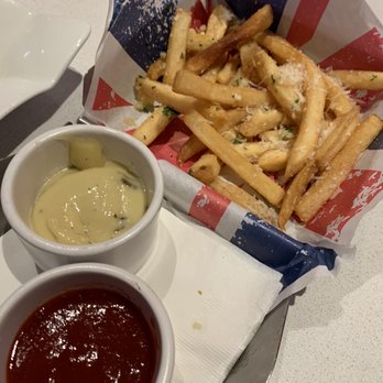 Gordon Ramsay Burger Las Vegas - Truffle Parmesan fries - Burgers Near Me - Las Vegas, Nevada Gordon Ramsay Burger Las Vegas - Truffle Parmesan fries - Burgers Near Me - Las Vegas, Nevada