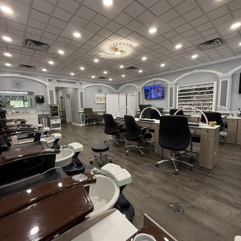 Enchanted Nail & Spa - Waxing Near Me - Glen Ellyn, Illinois