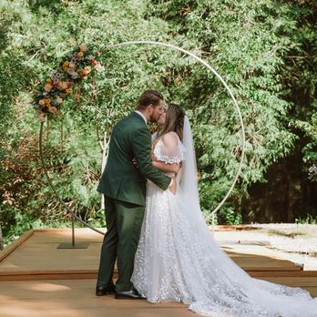 Miller's Landing - Photo by JLay Weddings - Venues & Event Spaces Near Me - Lake Arrowhead, California