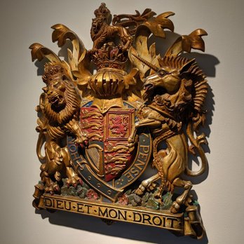 The Royal Mews - Coat of arms - Museums Near Me - London, XGL