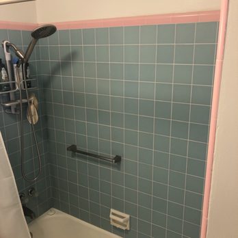 TubPros - Shower tub/tiles BEFORE - Refinishing Services Near Me - Menifee, California TubPros - Shower tub/tiles BEFORE - Refinishing Services Near Me - Menifee, California