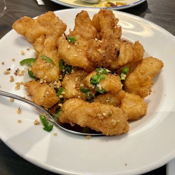 Yi Xin Cafe - Salt and pepper fish filet was well seasoned and fried. Just the right amount of garlic and chilies as well. - Hong Kong Style Cafe Near Me - Honolulu, Hawaii Yi Xin Cafe - Salt and pepper fish filet was well seasoned and fried. Just the right amount of garlic and chilies as well. - Hong Kong Style Cafe Near Me - Honolulu, Hawaii