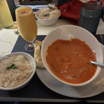 Elephant Indian Bar N Grill - Butter chicken (boneless), rice, butter naan, and a mango lassi - Indian Near Me - Dallas, Texas