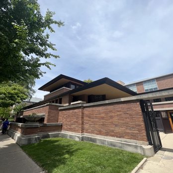 Frederick C Robie House - Outside - Landmarks & Historical Buildings Near Me - Chicago, Illinois
