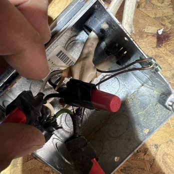 Rocka RV And Auto - CHECKING FOR LOOSE WIRES .. - RV Repair Near Me - Spring Branch, Texas Rocka RV And Auto - CHECKING FOR LOOSE WIRES .. - RV Repair Near Me - Spring Branch, Texas