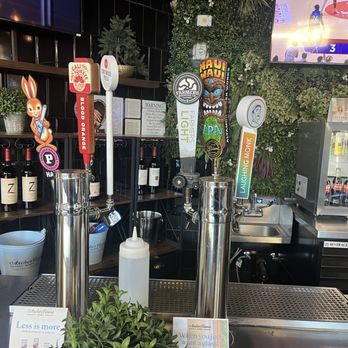 Peetza Pies & Pints - Bar area - Pizza Near Me - Walnut Creek, California