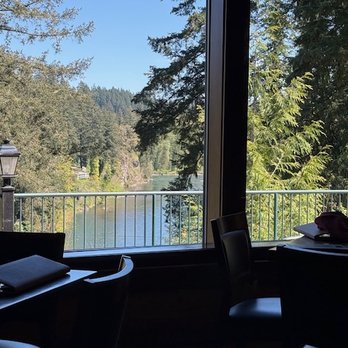 Stone Cliff Inn - New American Near Me - Oregon City, Oregon Stone Cliff Inn - New American Near Me - Oregon City, Oregon