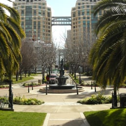 Looking towards the Federal Buidlings. Looking towards the Federal Buidlings.