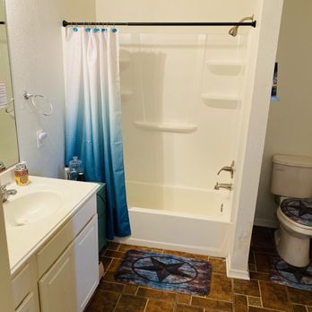 Belleza Cleaning Services - Disinfected and organized bathroom - Home Cleaning Near Me Belleza Cleaning Services - Disinfected and organized bathroom - Home Cleaning Near Me