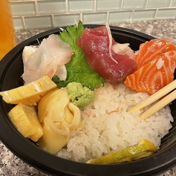 Sushi NAKATA - This is how $26 Chirashi looks like. I can feel the pandemic hurts small business pretty bad. - Sushi Bars Near Me - Monrovia, California
