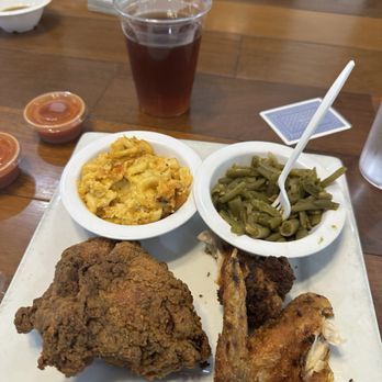 House Divided Bottle & Taps - Fried chicken Fresh Green Beans Mac n cheese - Wine Bars Near Me - greensboro, North Carolina