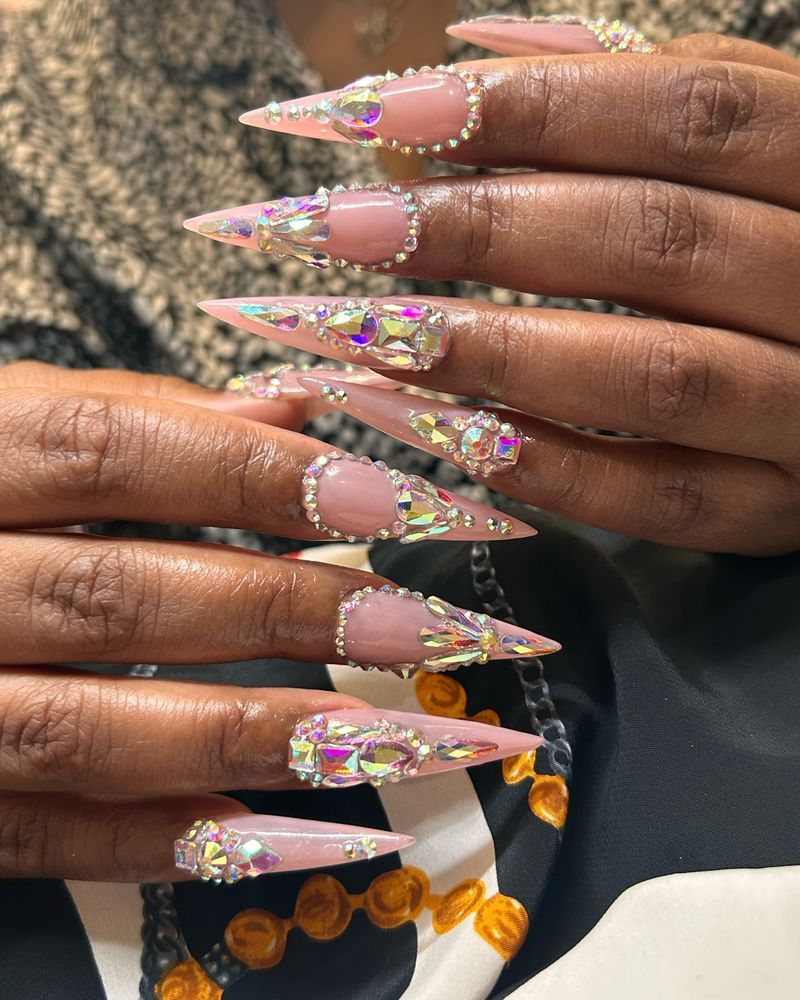 Dolce Vita Nails Logo
