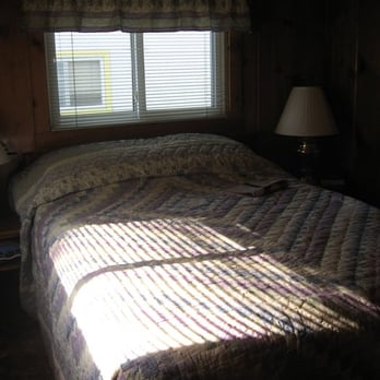Idle-A-While Motel - Cabin Bedroom - Hotels Near Me - Twisp, Washington Idle-A-While Motel - Cabin Bedroom - Hotels Near Me - Twisp, Washington