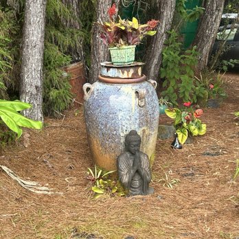 Cafe Ono - Garden decor - Coffee & Tea Near Me - Volcano, Hawaii