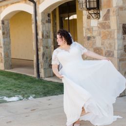 Studio Levana - Stella Dress Photography: https://michelewithonel.com/ Studio Levana - Stella Dress Photography: https://michelewithonel.com/