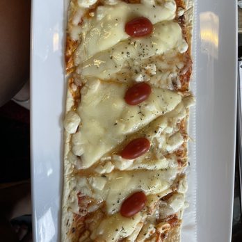 Baldwin Perk - Quattro Formagio Flatbread - Cafes Near Me - Orlando, Florida Baldwin Perk - Quattro Formagio Flatbread - Cafes Near Me - Orlando, Florida