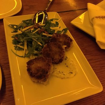 Ray's Boathouse - Crab cakes - New American Near Me - Seattle, Washington