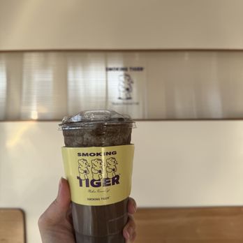 Smoking Tiger Coffee Lab - Black sesame hojicha (seasonal) - Cafes Near Me - Pomona, California