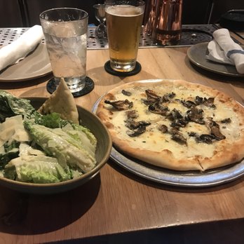 Moku Kitchen - Cocktail Bars Near Me - Honolulu, Hawaii