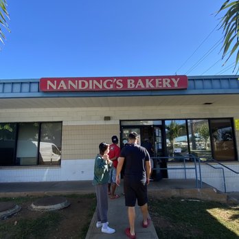Nanding's Bakery - Entrance and socially-distance line - Bakeries Near Me - Waipahu, Hawaii